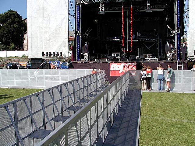 P8243047