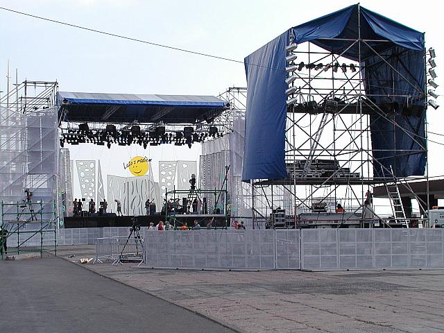 P8313410