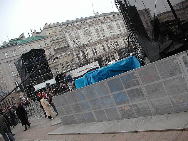PC300651