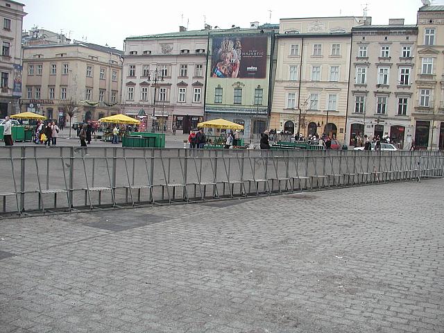 PC300702