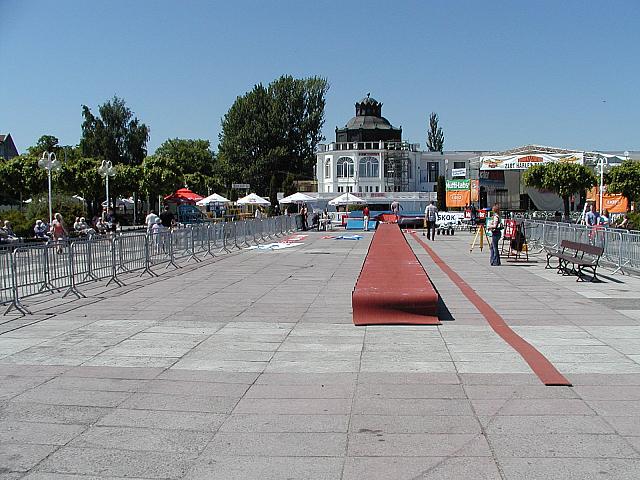 P6112498