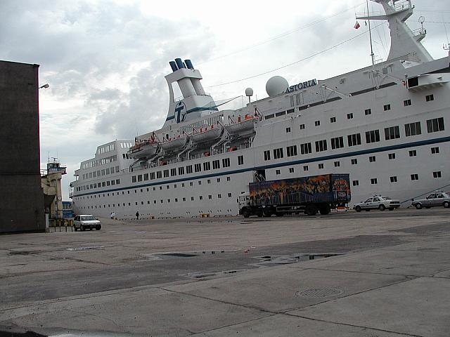P6111856